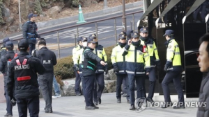 보수단체, 北 김영철 숙소 앞 노숙집회