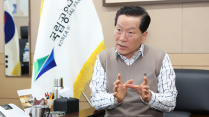 [기관장 초대석] 권경업 국립공원관리공단 이사장 “자연에게 주권 돌려줘야… 직원 처우개선은 최우선 과제”