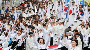 민주 “3·1절 촛불 정신으로 계승”…한국당 “文정권이 국정파탄”