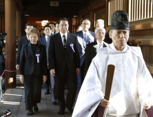 文 정부 유감 표명에도… 일본 고위관료 또 야스쿠니신사 참배