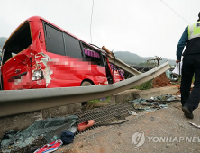 영암 버스사고, 사망자 8명으로 늘어… 승용차 충돌 후 3m 아래 밭 추락