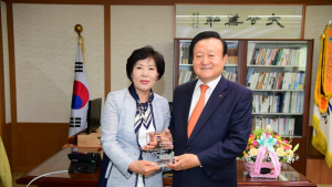김천시, 윤청자 여성단체협의회장 일일명예시장 위촉