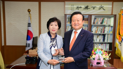 김천시, 윤청자 여성단체협의회장 일일명예시장 위촉