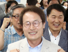 조희연 '주먹 불끈'