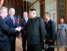 북미정상회담 오찬 중 김정은이 볼턴에 “사진 찍자”고 제안한 이유는