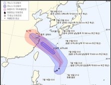 태풍 ‘암필’ 북상 중… 폭염 물리칠까