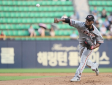 ‘매 이닝 위기’ 한화 샘슨, 3연승 행진 중단