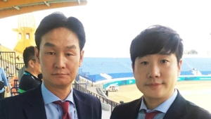 “2023 아시안컵은 한국에서” 최용수-배성재 서명 동참