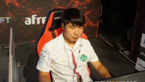 [GSL] 변수 차단한 김유진, 황규석 잡고 16강 D조 최종전 진출