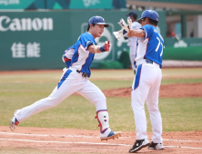 한국, 김하성-박병호 홈런 작렬… 2-0 리드