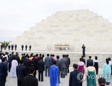 북한, 평양 단군릉서 개천절 행사 진행 …“반만년민족사 한 성원”