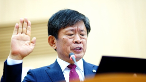 [2018 국감] 농진청 국정감사에 앞서 선서하는 라승용 청장