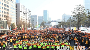‘제자리걸음’ 카풀, 올해는 달릴 수 있을까