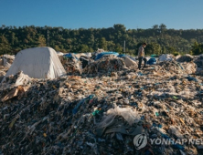 필리핀으로 불법 수출된 폐기물 1200톤 평택항 돌아와