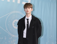 황민현, 뮤지컬 ‘마리 앙투아네트’ 무대 오를까… EMK 측 “협의 중”