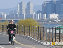 자전거 타며 봄 향기 만끽