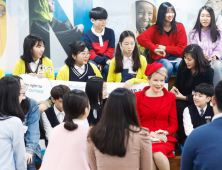 “한국 미세먼지 문제, 교실에서도 마스크를 써야할 정도로 심각”