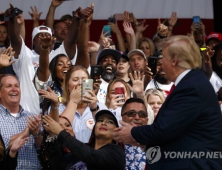 트럼프, 미중 무역협상 앞두고 “중국이 합의 깼다…물러서지 않을 것”