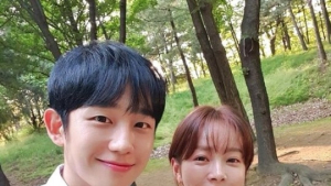 한지민, 정해인과 함께 '봄밤' 본방사수 독려