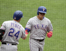 ‘대기록 눈앞’ 추신수, 시즌 9호 아치… MLB 통산 200홈런 -2