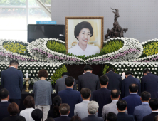 故 이희호 여사 유언 “국민과 평화통일 위해 기도” [전문]