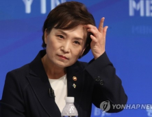 김현미 “주택시장 과열 시 추가대책 즉각 시행할 것”