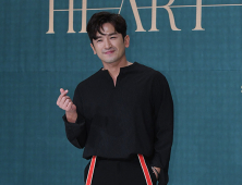 신화 이민우 “강제추행 없었다, 신고 취하”…경찰 수사는 계속