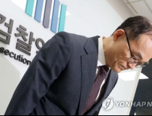 민주화 희생자·형제복지원·검열 만화가…문무일 총장의 꾸준한 사과