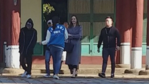 [쿠키영상] 안젤리나 졸리 아들 매덕스, 연세대 입학한다…“입양하며 사랑 실천, 멋져”