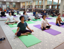 야간에도 북적이는 군위군 부계면사무소…주민 커뮤니티센터 변신