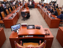법사위, 열자마자 산회…민주 