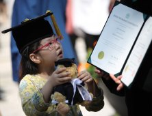 '엄마, 졸업 축하해요'