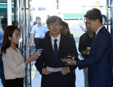 조국, 3시반 국회서 기자회견…“밤새워서라도 모든 질문에 답”