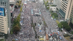 “서초동집회 200만 맞나”“우리는 300만‧2000만”…한국당, 조국‘맞불’ 광화문집회 규모는 [영상]