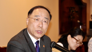 홍남기, 내년 총선 출마설에…“경제 살리기만도 머리아파”