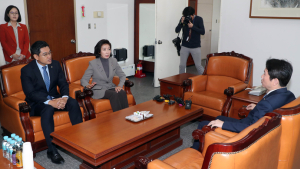 여야 3당 원내대표 회동…공수처 이견으로 합의 못 이뤄