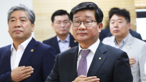 전해철 “법무부 장관직, 대안 없으면 마다할 수 없다”