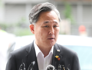 표창원 “내년 총선 불출마할 것…사상 최악 20대 국회, 책임지겠다”