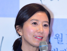 ‘윤희에게’ 김희애 “여성 캐릭터 선입견 깨는 작품 됐으면”