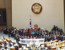 [속보] 한국당 의사진행 방해 속 국회 본회의 개의