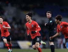 '중원 장악 성공' 한국, 일본에 1-0 리드로 전반 마무리