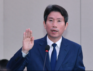 선서하는 이인영 통일부 장관 후보자