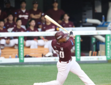 키움 러셀, 11타석 만에 짜릿한 KBO 마수걸이 홈런포!