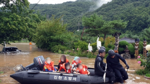 '청학동 훈장' 김봉곤 서당 폭우에 고립..