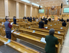 학교·종교시설 등 코로나19 지역감염 급증…2차 대유행 우려