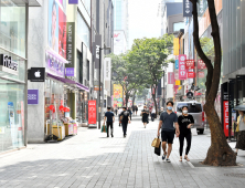 정부, 거리두기 3단계 '만지작'...10인 이상 모임 전면 금지될까