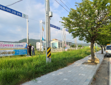 군위읍, 태풍 대비 현수막 지정 게시대 및 불법 현수막 일제정비