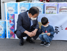 [포토] 추석 앞두고 아동복지시설 방문한 박윤국 포천시장