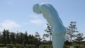 한국 작품 ‘그리팅맨’ 뉴저지 병원 기증