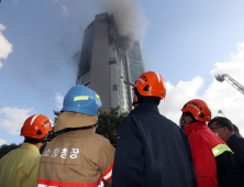 울산 초고층건물 화재, 사다리차 기다리며 6시간 허비해